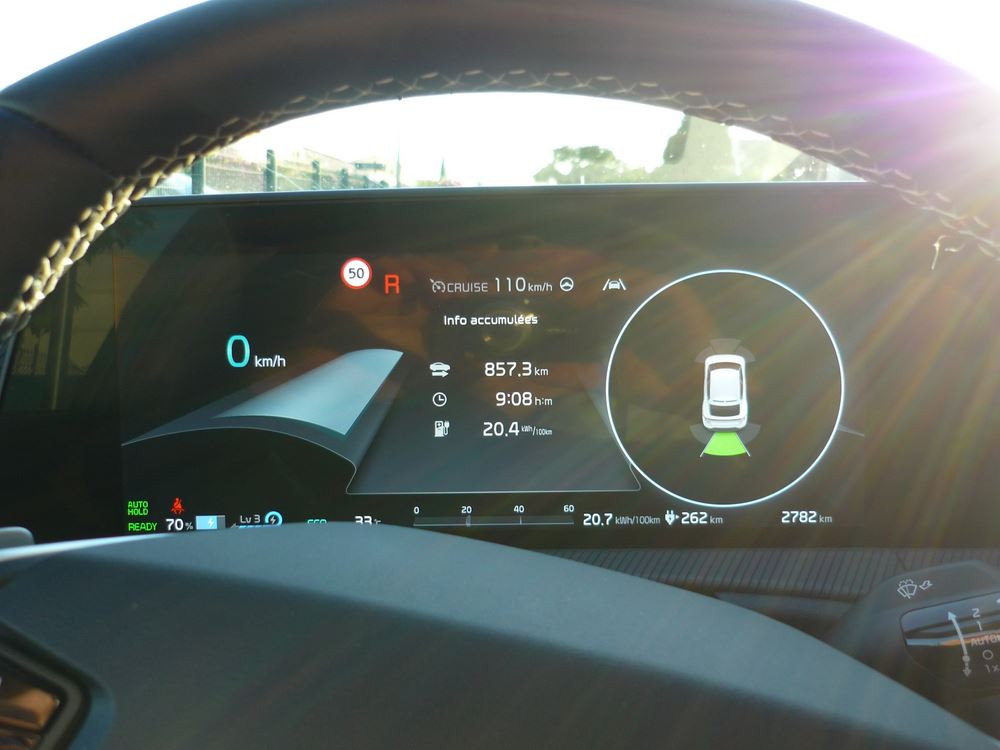 La recharge électrique rapide sur autoroute rend les trajets aussi rapides qu'en voiture thermique