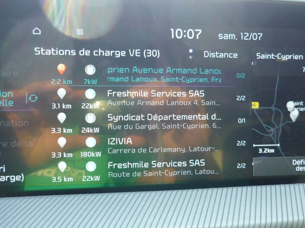 La recharge électrique rapide sur autoroute rend les trajets aussi rapides qu'en voiture thermique