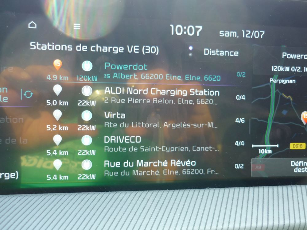 La recharge électrique rapide sur autoroute rend les trajets aussi rapides qu'en voiture thermique