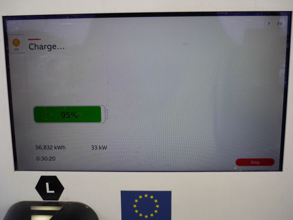 L'utilisation d'un planificateur d'itinéraire et d'une application de recharge pour détecter les anomalies de guidage