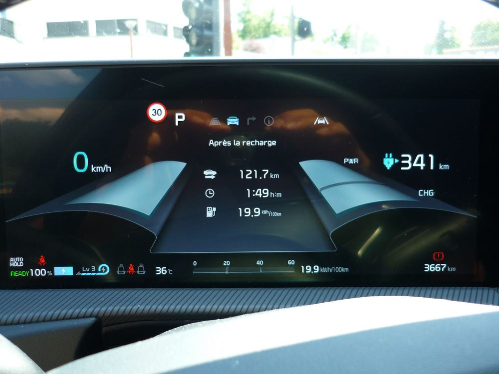 L'utilisation d'un planificateur d'itinéraire et d'une application de recharge pour détecter les anomalies de guidage