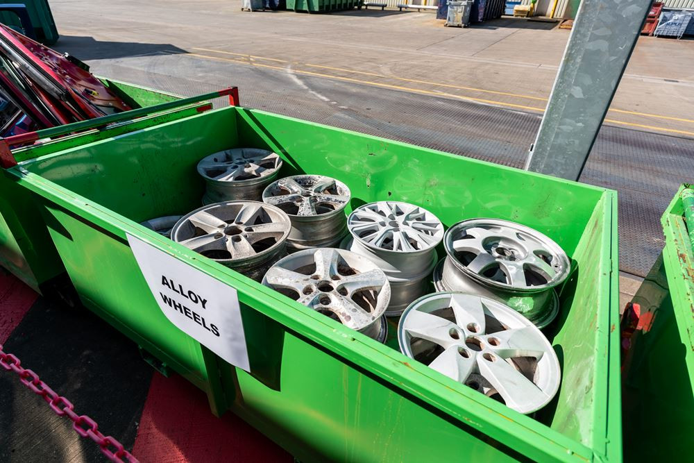 L'aluminium des jantes en alliage recyclées sert à la fabrication de blocs moteur