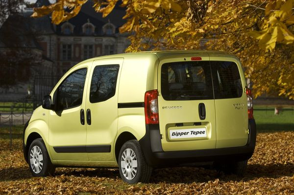 Peugeot présente le Peugeot Bipper