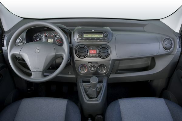 Peugeot présente le Peugeot Bipper