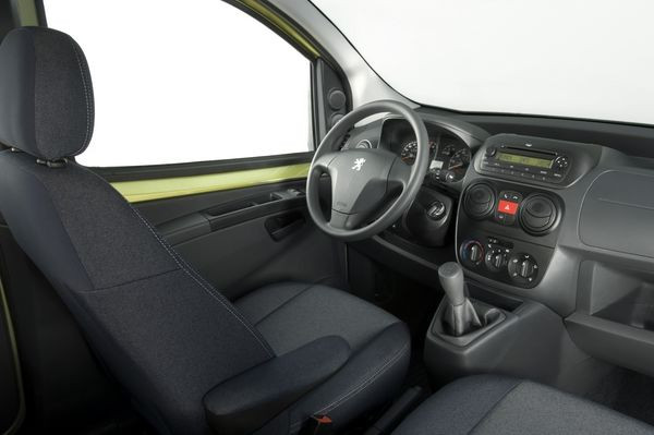 Peugeot présente le Peugeot Bipper