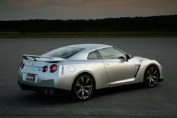 Nissan présente la GT-R