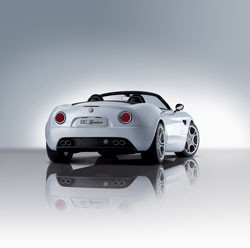 Alfa présente en avant première mondiale le Spider 8C
