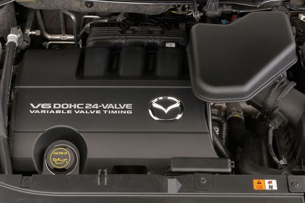 Mazda présente son SUV haut de gamme le CX-9 au salon automobile de Moscou