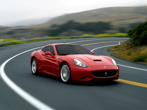 Ferrari dévoile la California à Paris