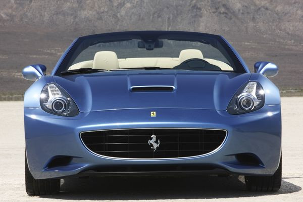 Ferrari dévoile la California à Paris