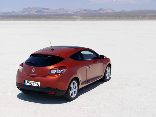 Renault dévoile à Paris la nouvelle Renault Mégane Coupé