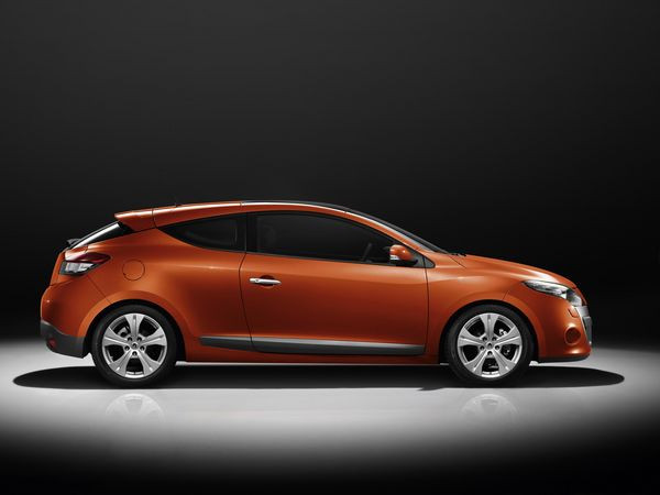 Renault dévoile à Paris la nouvelle Renault Mégane Coupé