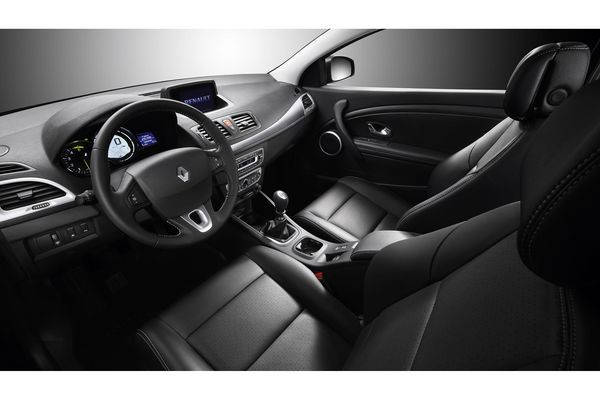Renault dévoile à Paris la nouvelle Renault Mégane Coupé