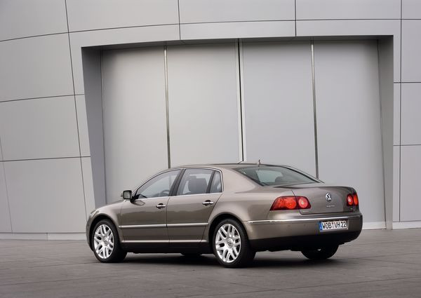 Volkswagen présente en première mondiale sa limousine Phaeton restylée