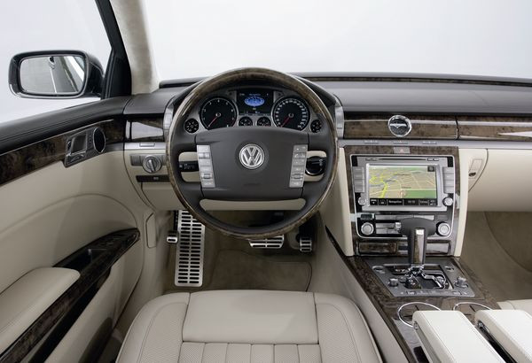 Volkswagen présente en première mondiale sa limousine Phaeton restylée
