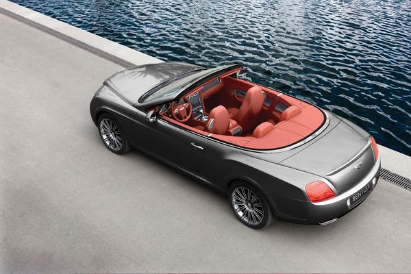 Bentley présente à Détroit la nouvelle Continental GTC Speed