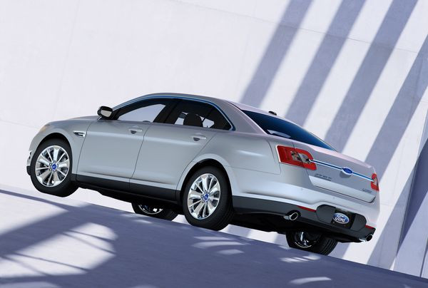 Ford présente la version restylée de la Ford Taurus à Détroit