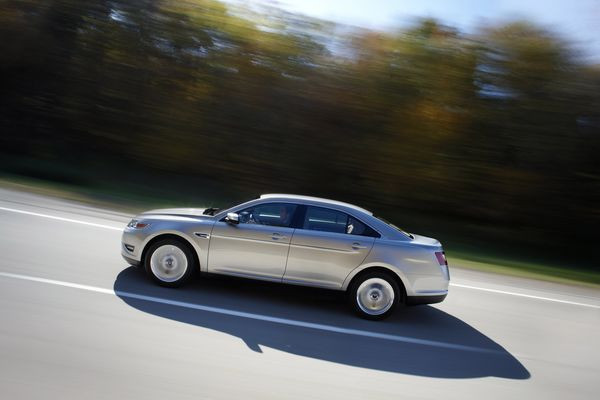 Ford présente la version restylée de la Ford Taurus à Détroit