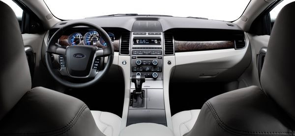 Ford présente la version restylée de la Ford Taurus à Détroit