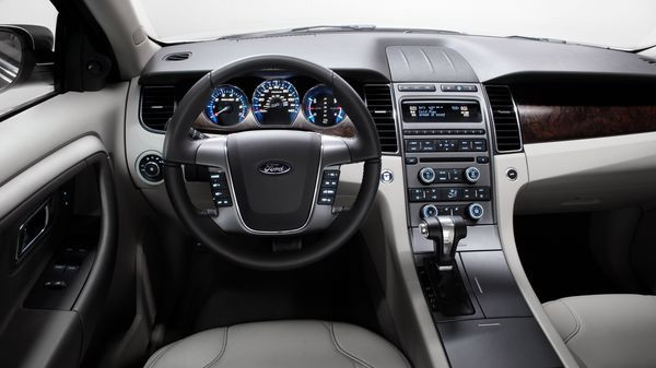 Ford présente la version restylée de la Ford Taurus à Détroit