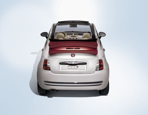 Première mondiale à Genève pour la Fiat 500C