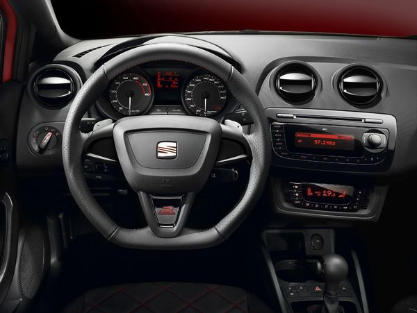 Seat présente une Seat Ibiza Bocanegra à Barcelone