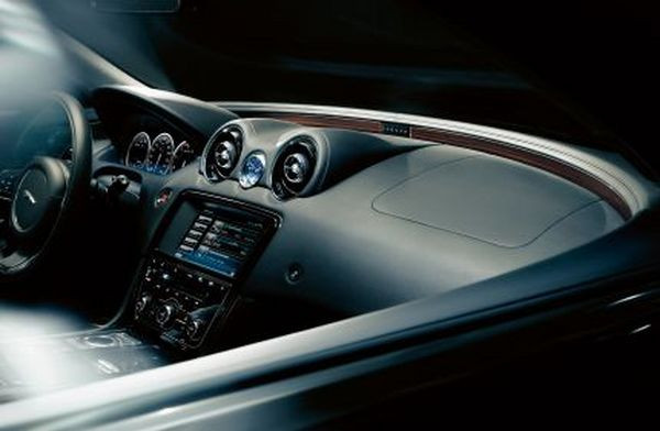 Jaguar dévoile la nouvelle XJ au salon de Londres