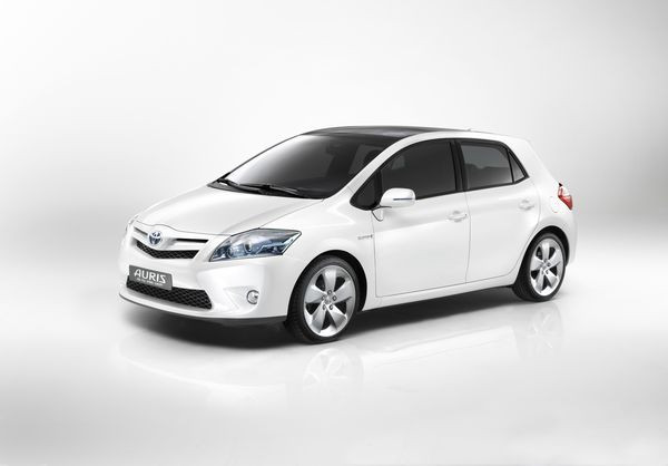 La voiture hybride accélère à Francfort