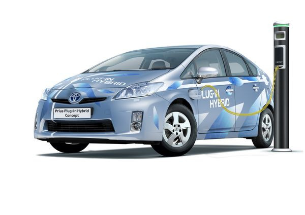 La voiture hybride accélère à Francfort
