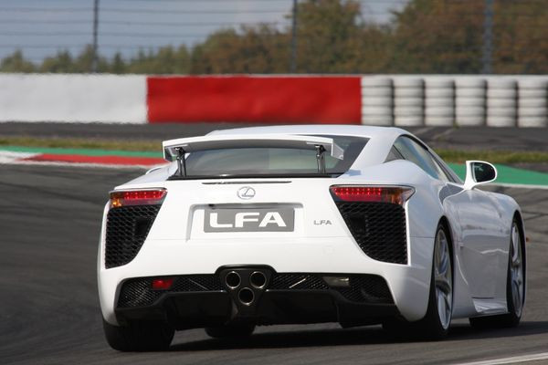 Lexus présente en première mondiale à Tokyo sa première supersportive