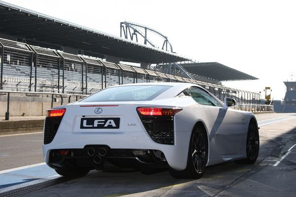 Lexus présente en première mondiale à Tokyo sa première supersportive