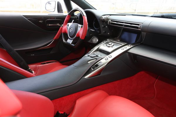Lexus présente en première mondiale à Tokyo sa première supersportive