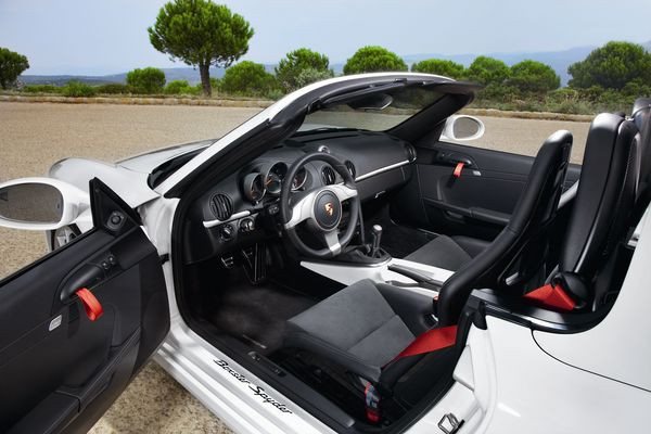 Première mondiale au salon de Los Angeles pour le nouveau Porsche Boxster Spyder
