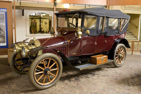 Peugeot expose une sélection de neuf modèles de 1899 à 1967 au salon Rétromobile