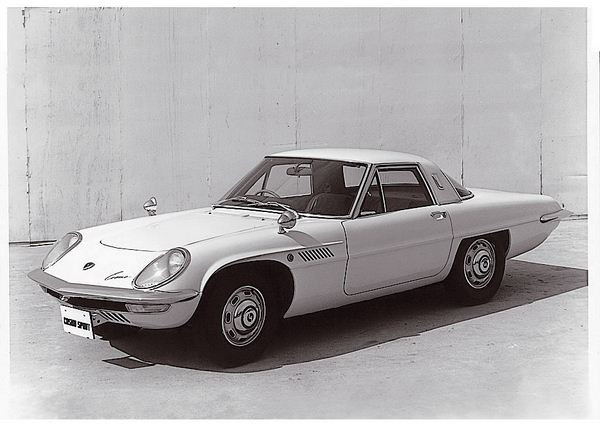 Mazda retrace ses 90 ans d'existence au salon Rétromobile