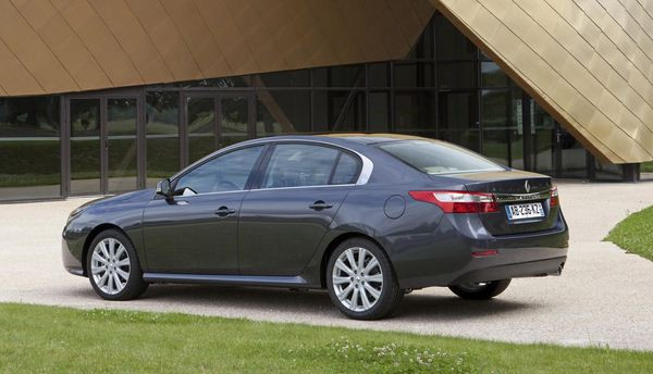 Première mondiale au Salon Automobile de Moscou pour la nouvelle Renault Latitude