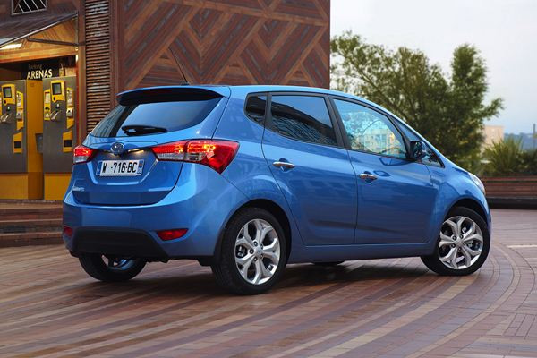 Le constructeur coréen Hyundai dévoile son nouveau petit monospace ix20 à Paris