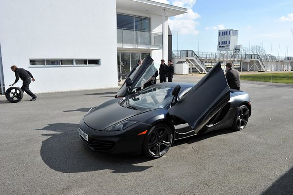 McLaren Automotive présente la MP4-12C à Paris