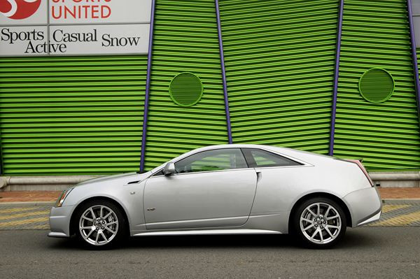 Cadillac présente son nouveau Coupé CTS-V à Paris