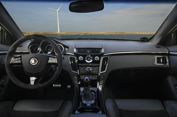 Cadillac présente son nouveau Coupé CTS-V à Paris