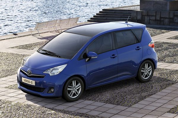 Le nouveau petit monospace Toyota Verso-S se dévoile à Paris