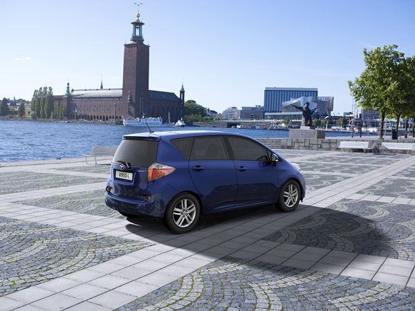 Le nouveau petit monospace Toyota Verso-S se dévoile à Paris