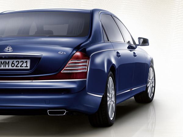 Maybach présente sa limousine de prestige restylée au Mondial de Paris