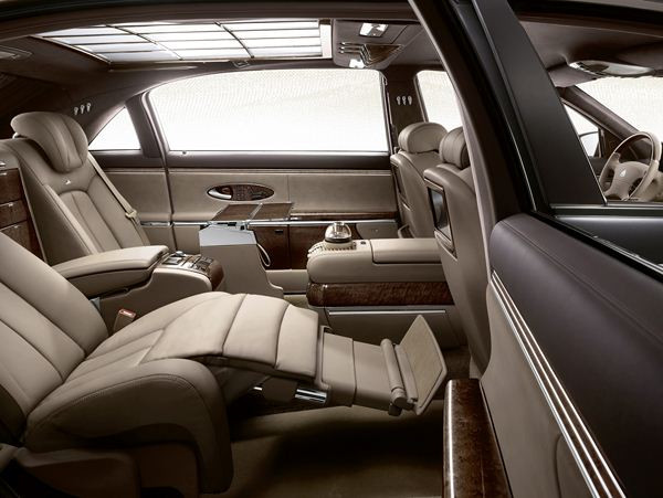 Maybach présente sa limousine de prestige restylée au Mondial de Paris