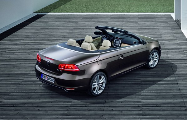 Volkswagen dévoile son nouveau coupé-cabriolet Eos au salon de Los Angeles