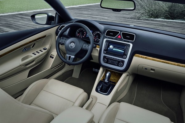 Volkswagen dévoile son nouveau coupé-cabriolet Eos au salon de Los Angeles