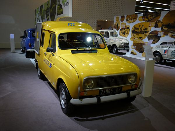 Renault célèbre les 50 ans de la 4L à Rétromobile