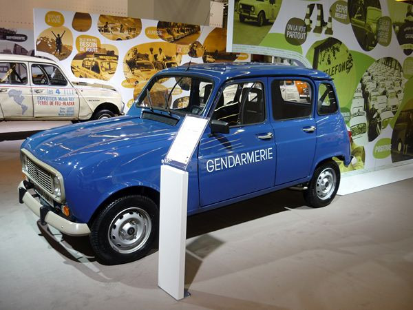 Renault célèbre les 50 ans de la 4L à Rétromobile
