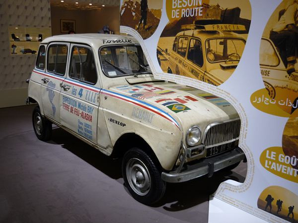 Renault célèbre les 50 ans de la 4L à Rétromobile