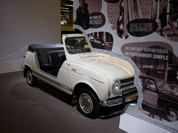 Renault célèbre les 50 ans de la 4L à Rétromobile